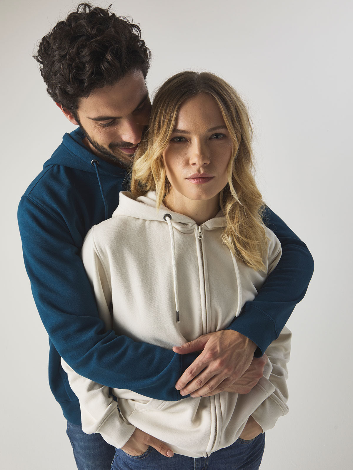 FELPA CHILI CON CAPPUCCIO E ZIP IN COTONE ORGANICO E POLIESTERE RICICLATO - BS laterale